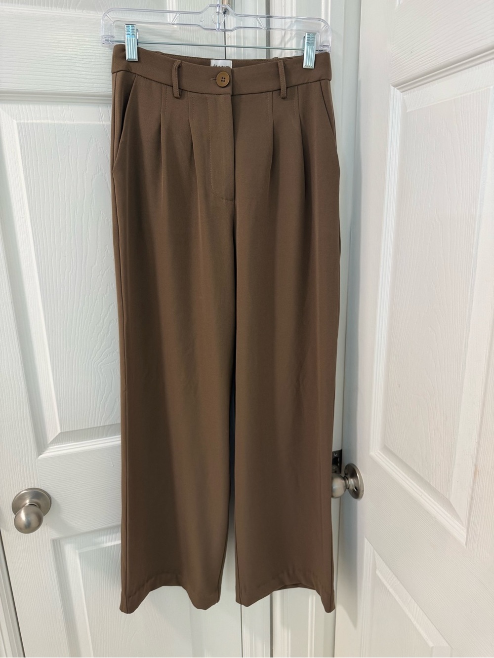 Princess Polly Pleated high rise straight leg pants women’s size 4 in brown